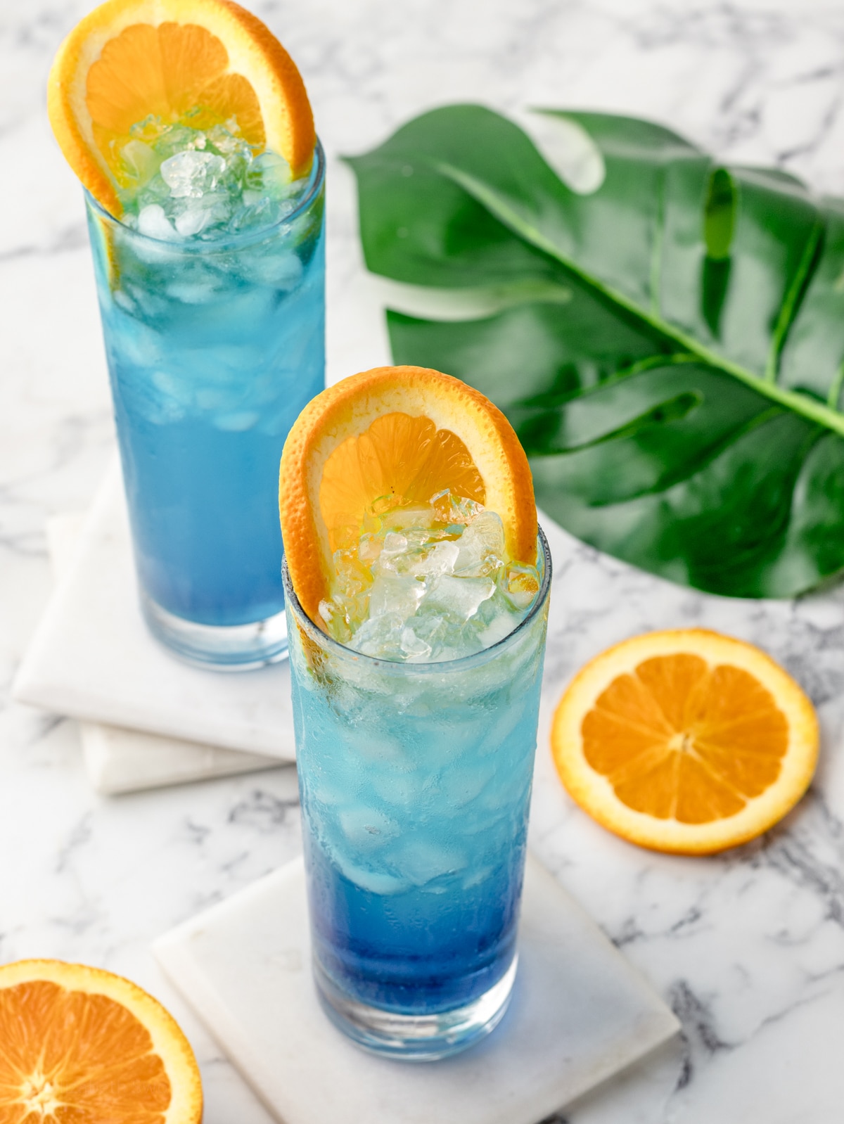 3 ingredients and 5 minutes to make these delicious no alcohol Blue Lagoon Mocktails.